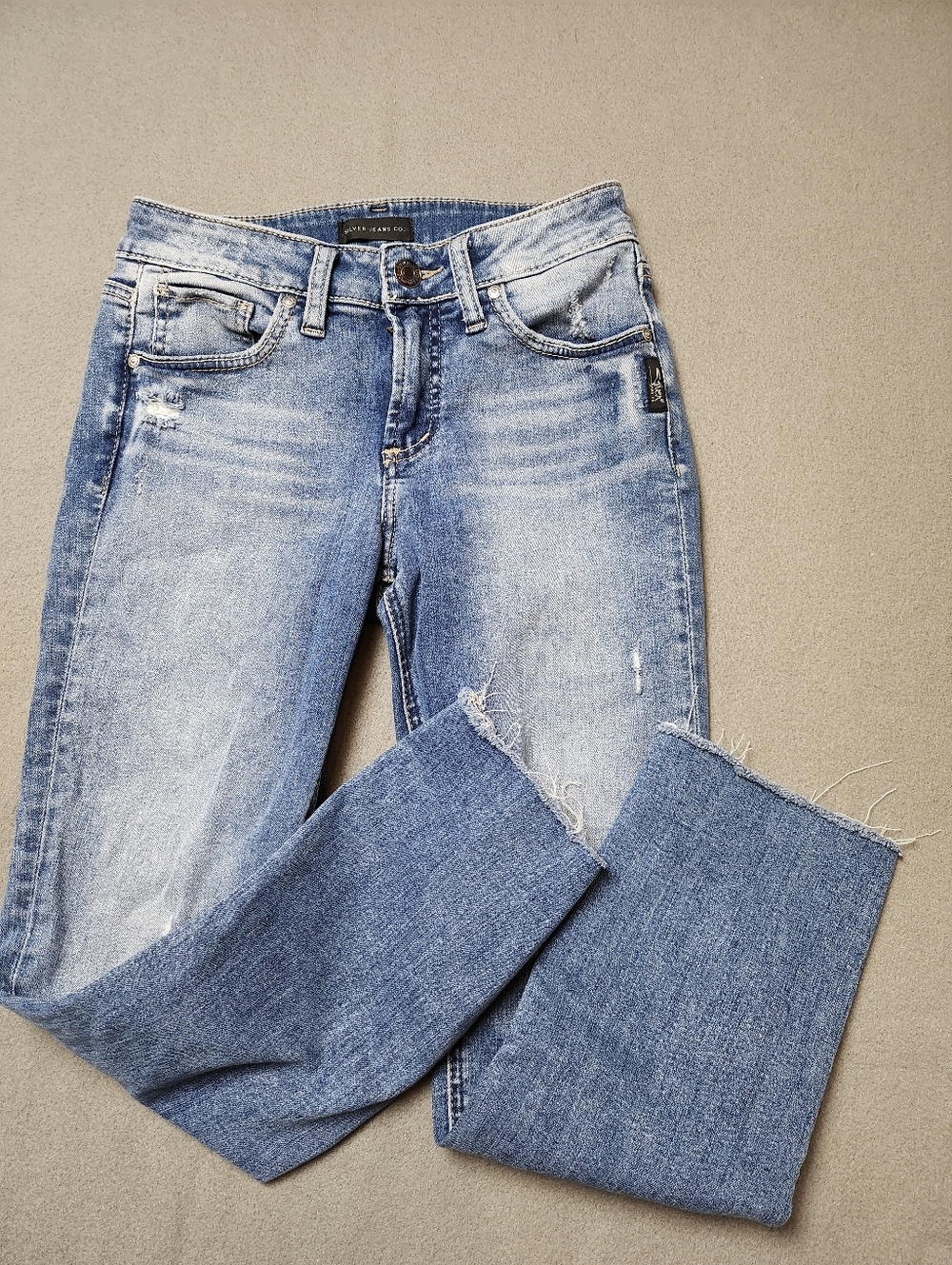 SILVER Avery Slim Crop jeans size 26 Distressed. - Picture 6 of 11